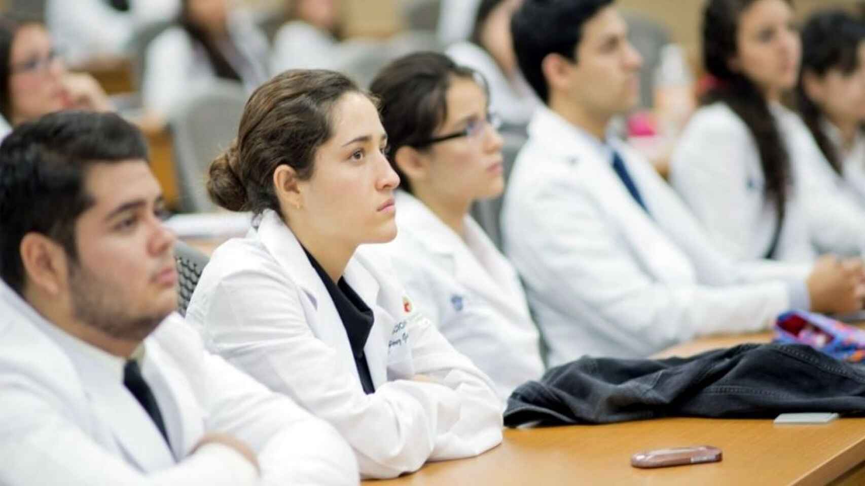 Un grupo de estudiantes de Medicina en una imagen de archivo.
