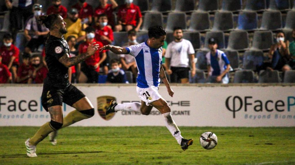 Choque entre el Hércules y el Intercity en la primera vuelta.