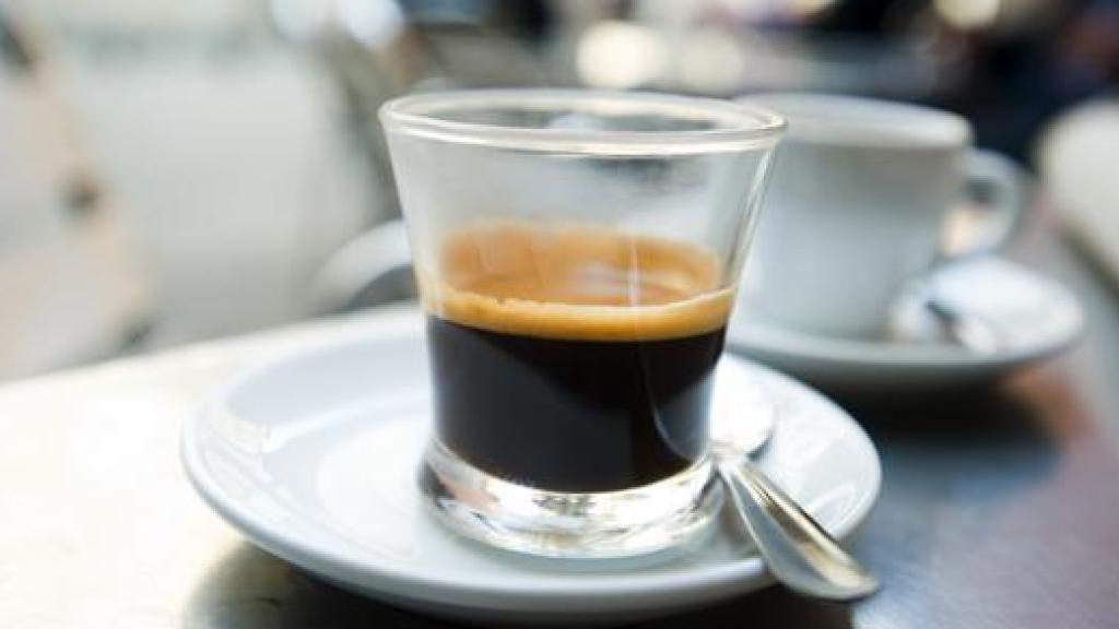 Café negro.