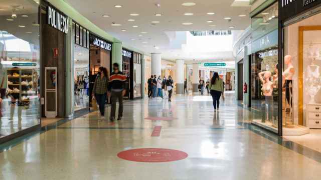 Interior del centro comercial Gran Vía de Vigo.