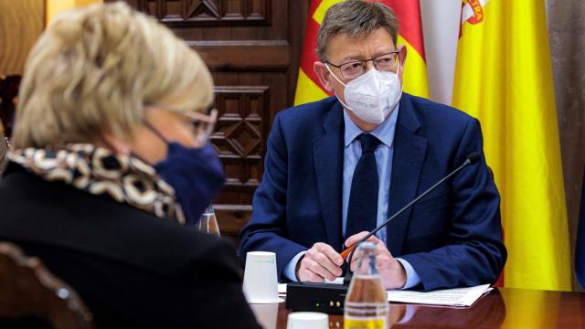 Ximo Puig anuncia en la comisión interdepartamental la prórroga del pasaporte Covid.