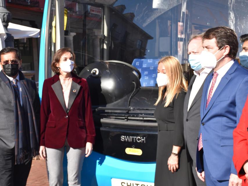 La ministra de Industria, Comercio y Turismo, Reyes Maroto, hoy en Valladolid junto al resto de autoridades.