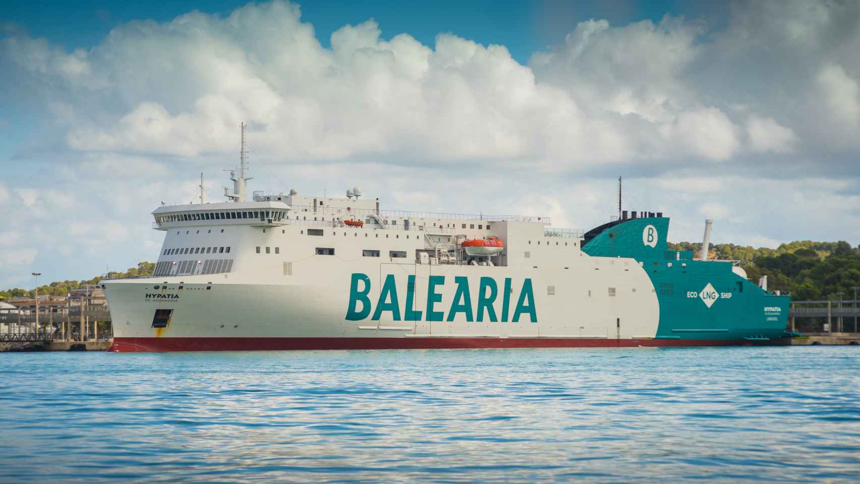 Baleària sube los salarios a sus empleados de acuerdo con el aumento del IPC.