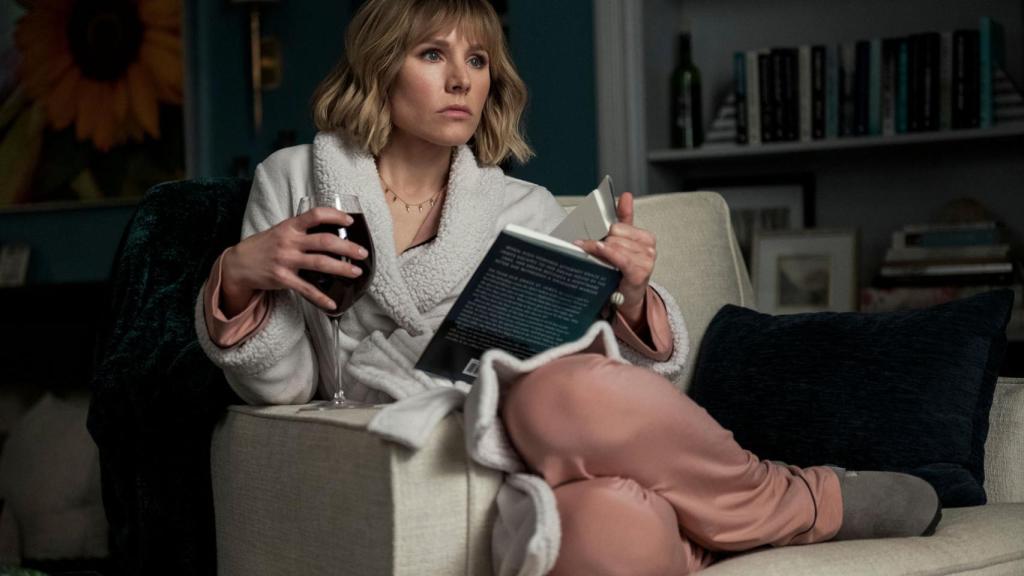 Kristen Bell protagoniza 'La mujer de la casa de enfrente de la chica en la ventana', la nueva serie de Netflix.