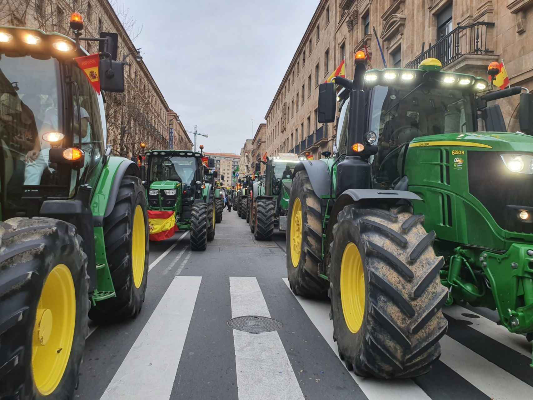 Los tractores salen a la calle./ Foto Asaja Salamanca