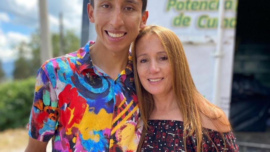 Egan Bernal y Flor Marina Gómez, su madre.