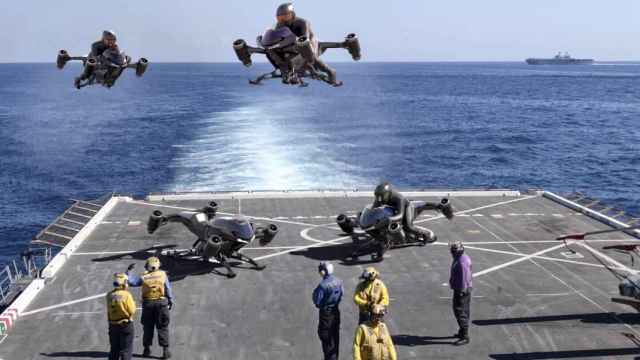 Recreación de Speeder a bordo de un barco militar
