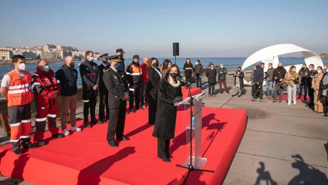 Homenaje a los héroes del Orzán en A Coruña.