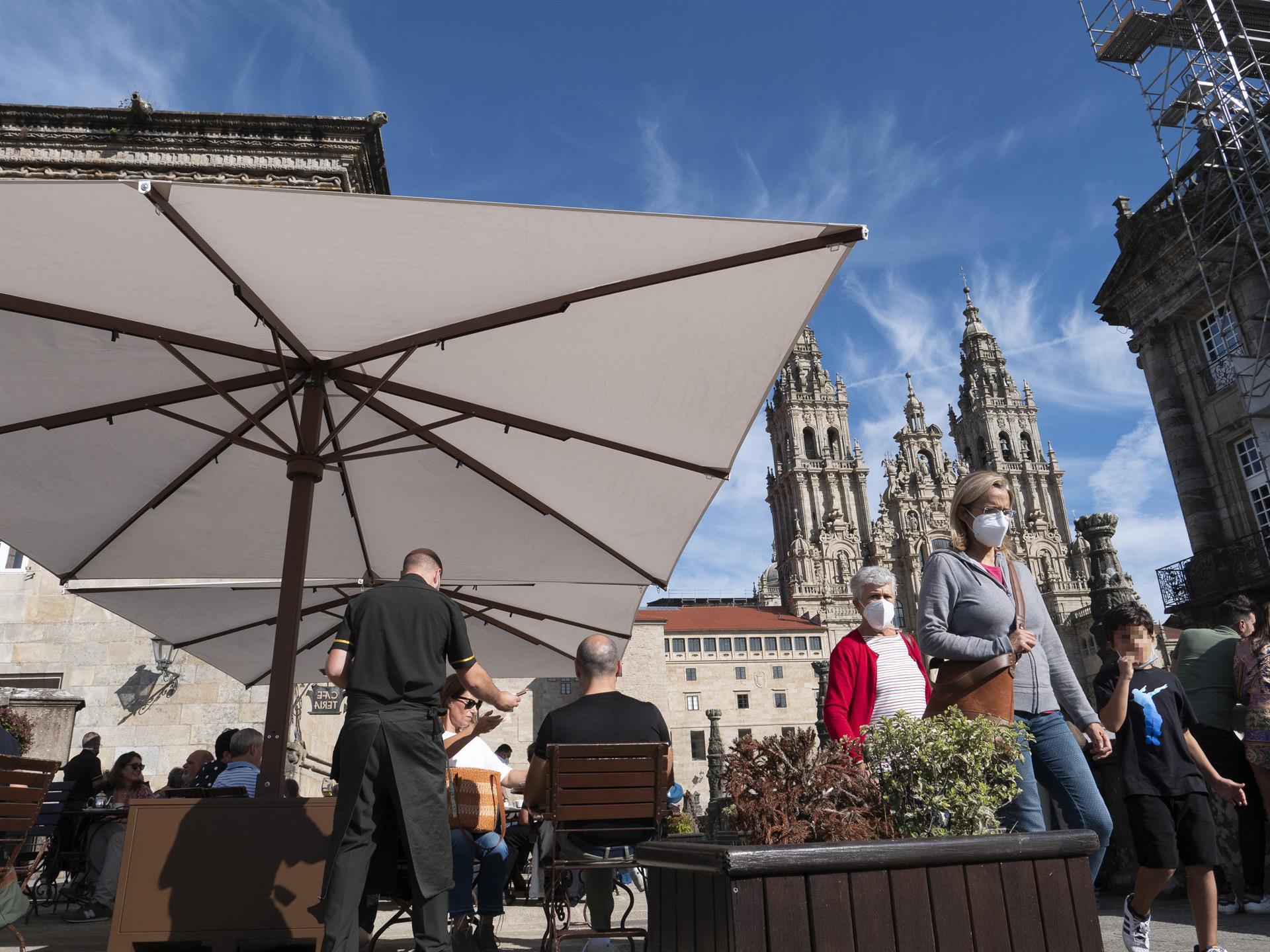 La terraza de un bar, en la Praza do Obradoiro de Santiago de Compostela.