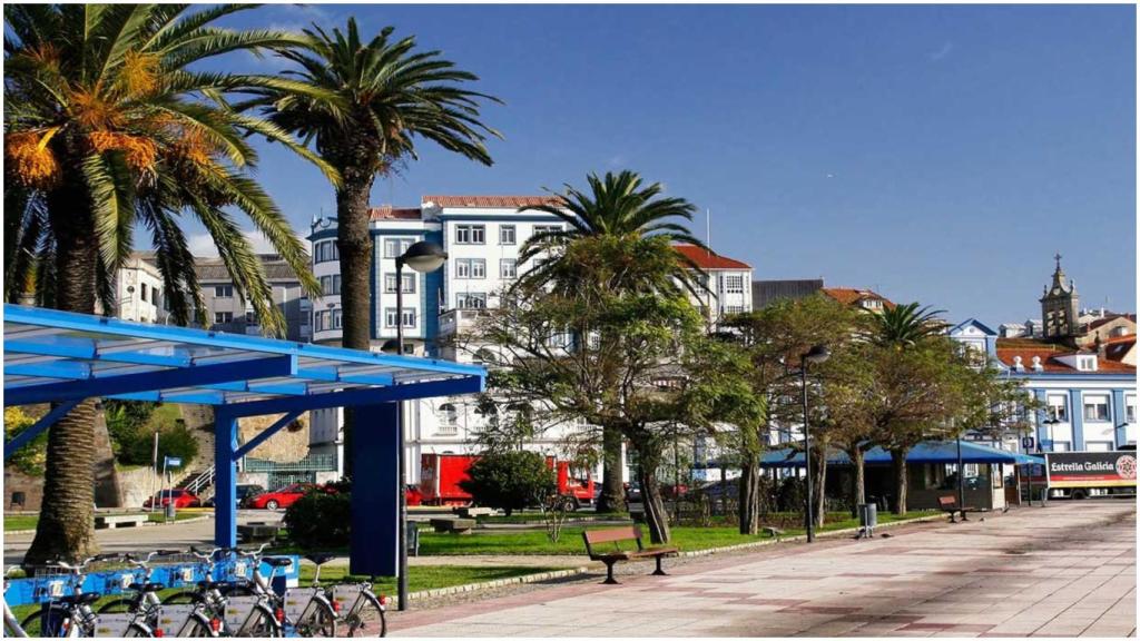 Vista del paseo del muelle de Curuxeiras.