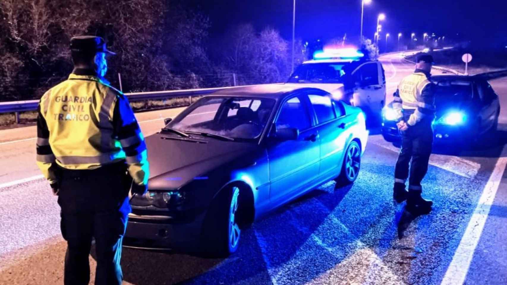 Control de la Guardia Civil en la A-52 a su paso por Ribadavia (Ourense).