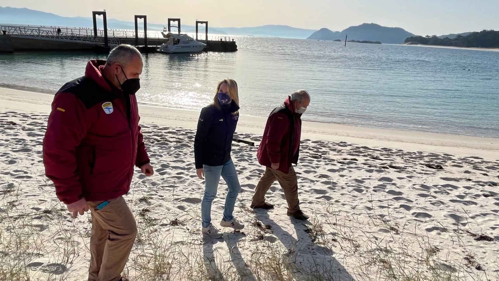 La delegada terrirorial de la Xunta en su visita a las islas.