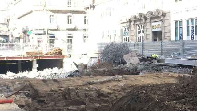 Restos hallados bajo las obras de Puerta del Sol en Vigo.