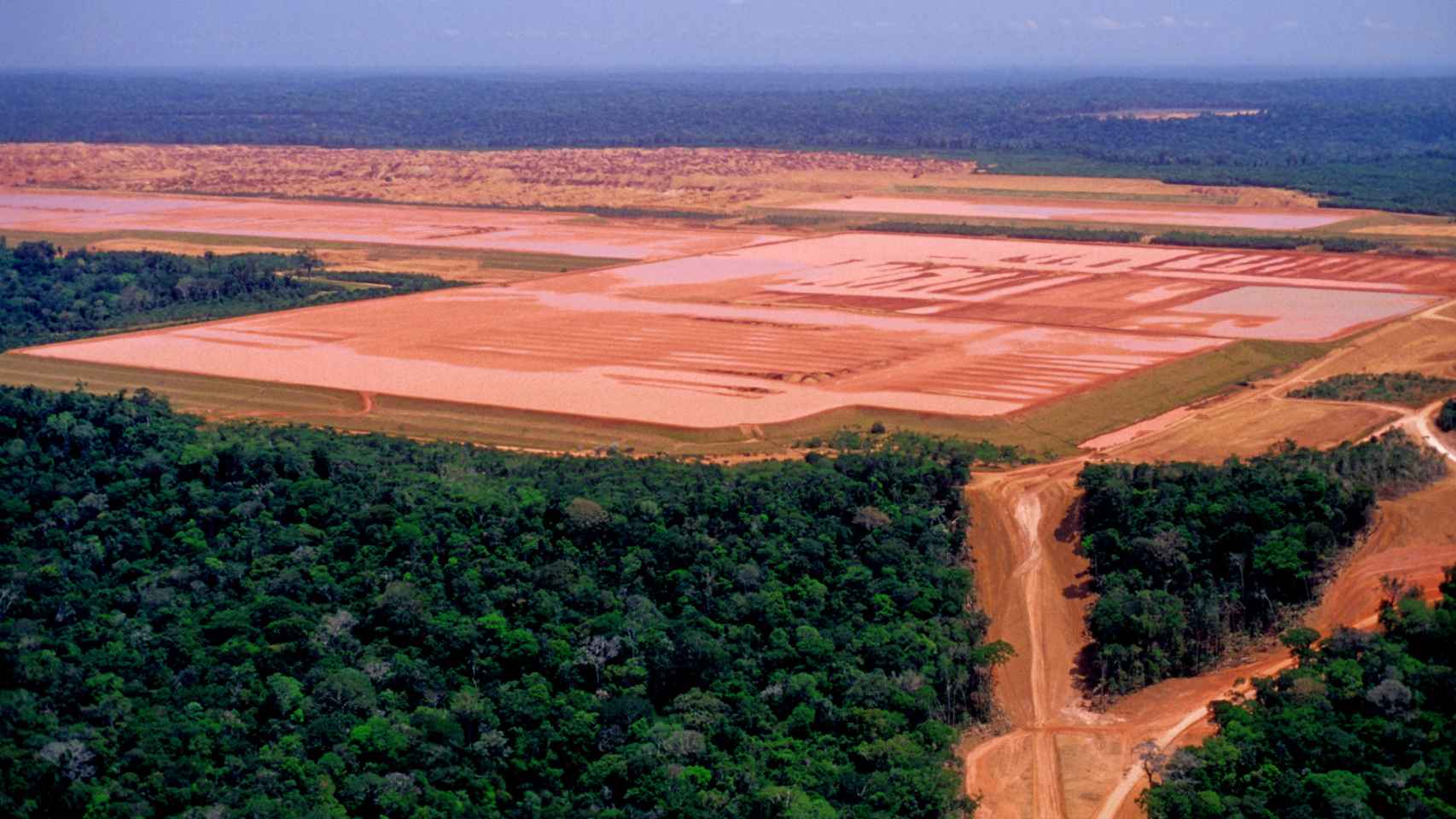 Vista aérea de una zona de explotación intensiva en el corazón del Amazonas