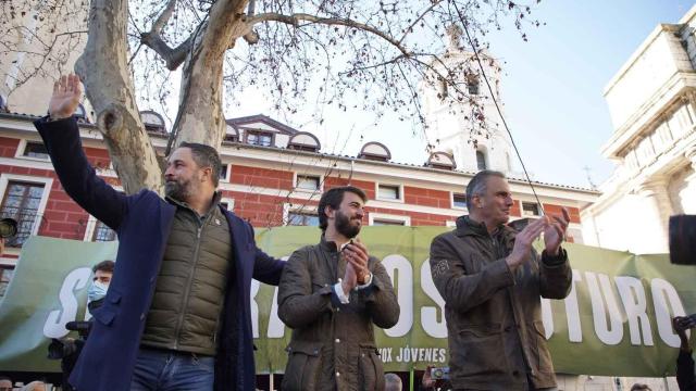 Abascal y Ortega Smith acompañando a García-Gallardo en su presentación como candidato en Valladolid el pasado 15 de enero