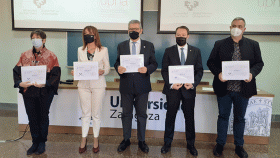 De izquierda a derecha: Sabine Forero-Mendoza (directora ejecutiva de la alianza europea UNITA de la Université de Pau et des Pays de I´Adour); Eva Ferreira (rectora de la Universidad del País Vasco); José Antonio Mayoral (rector de la Universidad de Zaragoza); Ramón Gonzalo (rector de la Universidad Pública de Navarra); y  y Jon Abril (coordinador general de Elhuyar).