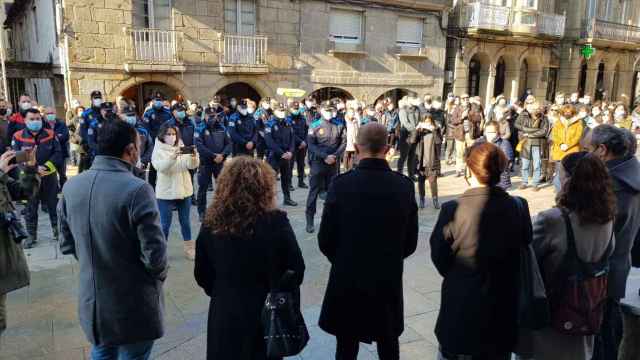 Minuto de silencio en el Concello de O Porriño.