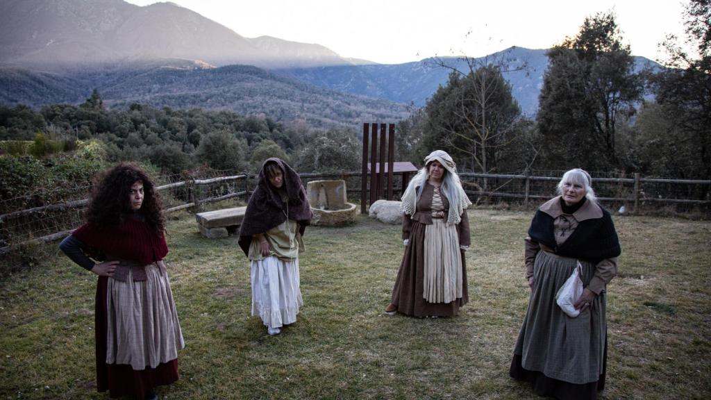 Cuatro de las descendientes de las brujas que recuerdan su tortura.