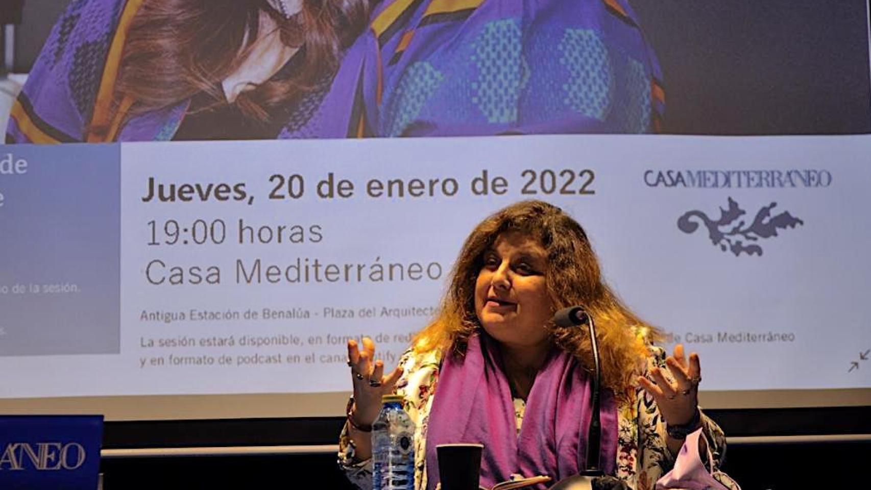 Pilar Requena, durante su charla en el ciclo alicantino.