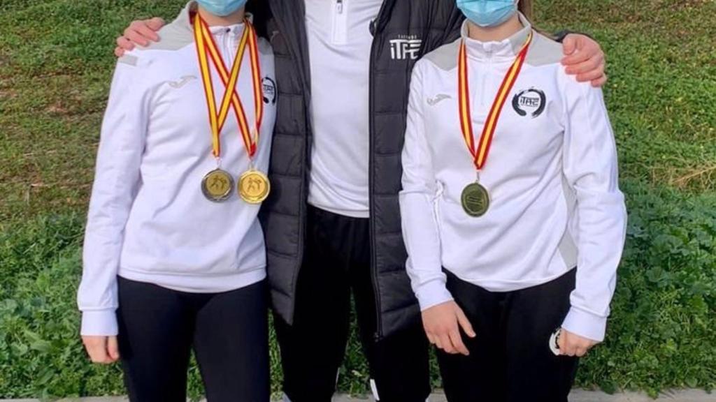 Las albaceteñas María Alfaro y Carla Galiano compiten en el nacional de Taekwondo