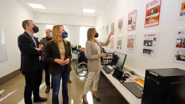 La conselleira de Política Social, Fabiola García, y la delegada de la Xunta en Vigo, Marta Fernández-Tapias, visitaron hoy el centro.