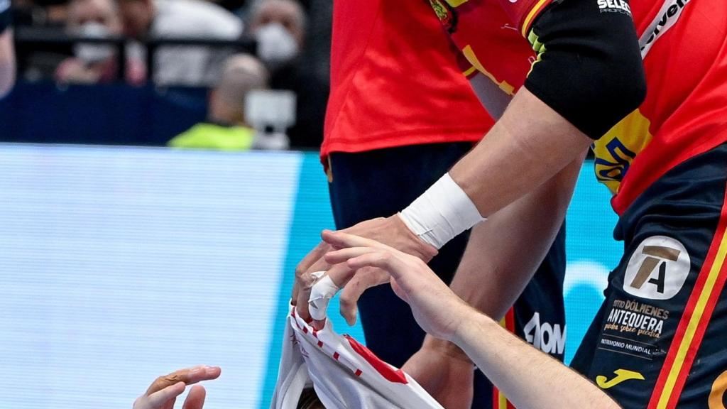 Iñaki Pecina, durante un partido con la selección española de balonmano.