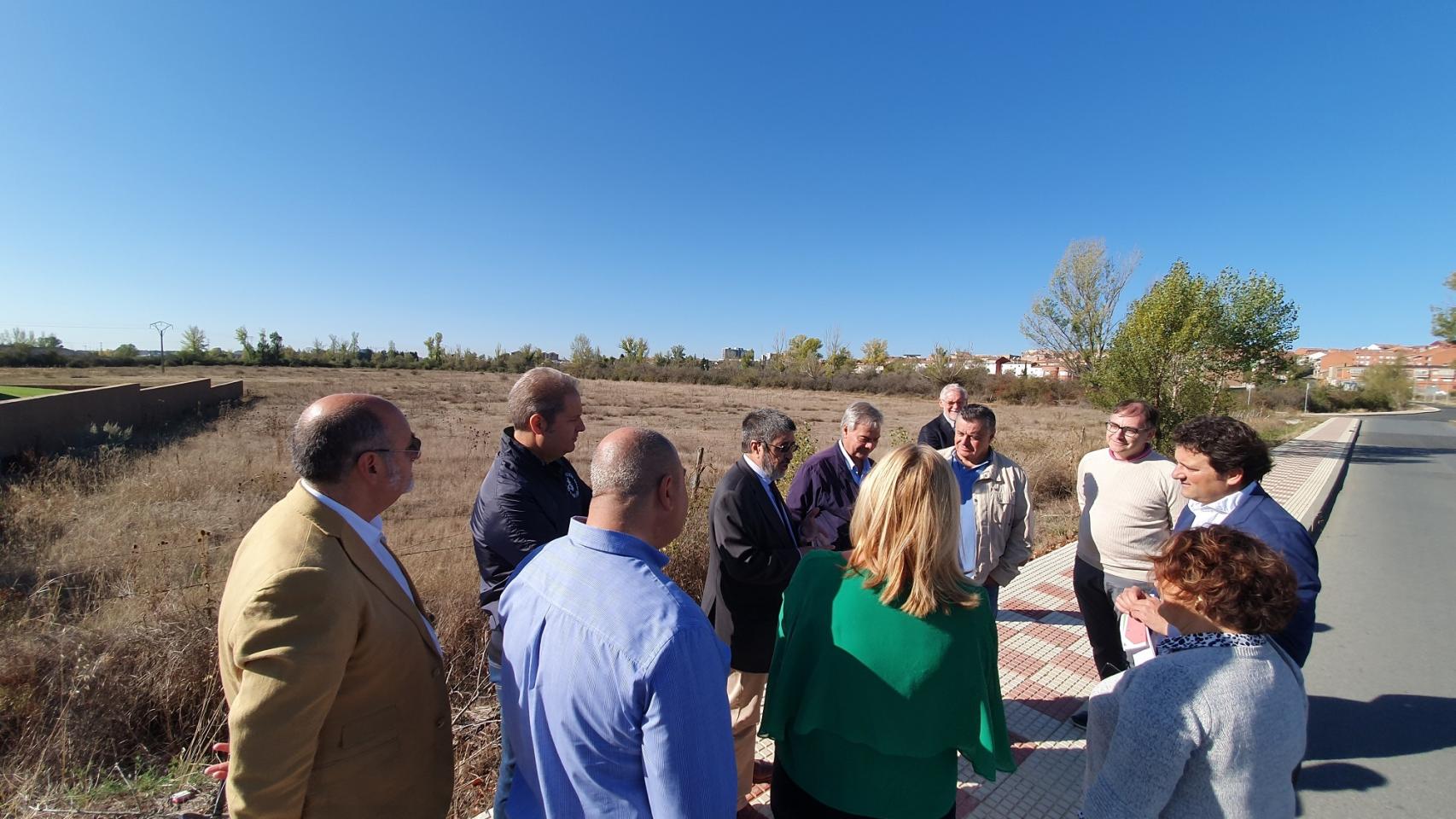 Visita a los terrenos por parte del alcalde