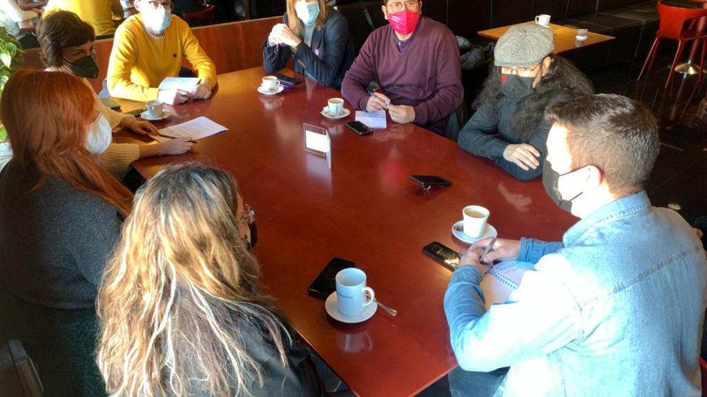Reunión de los candidatos por Valladolid de Unidas Podemos con la asociación Más Que Bares
