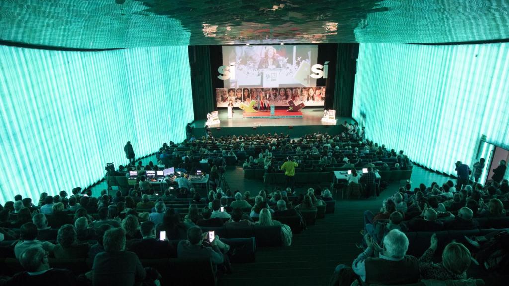 El Palacio de Congresos acoge el acto de presentación del proyecto de unión de Don Benito y Villanueva de la Serena.