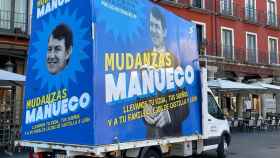 'Mudanzas Mañueco': el camión que recorre Valladolid para criticar las políticas del PP