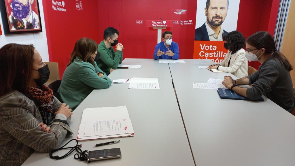 Reunión del PSOE con los jóvenes investigadores de INNOVA
