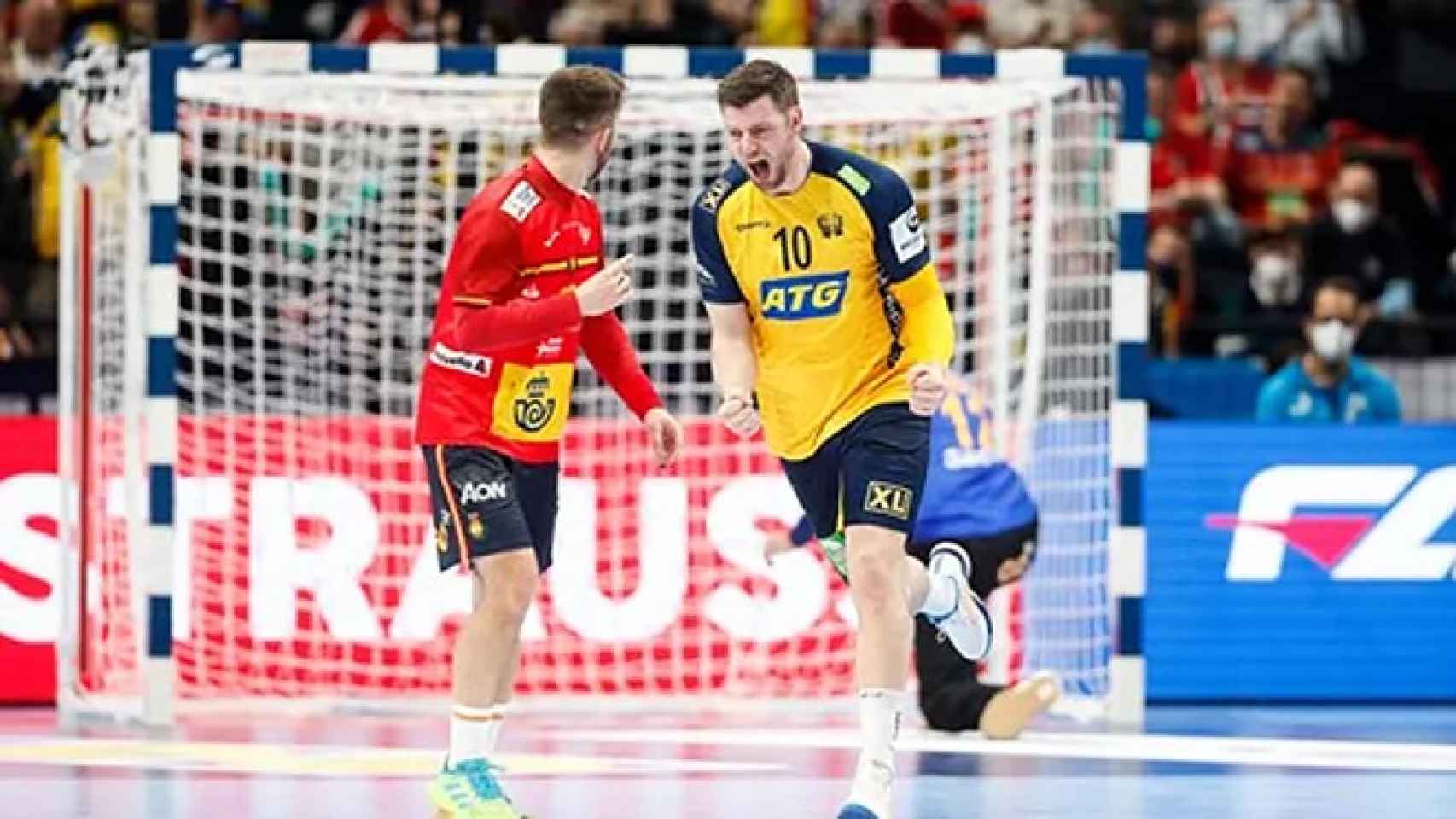 Niklas Ekberg celebra un gol en el Suecia - España