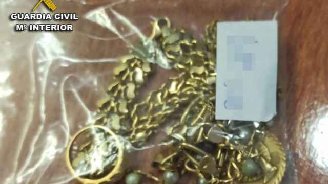 Joyas recuperadas que fueron hurtadas por un vecino de Poio (Pontevedra) en el domicilio de la abuela de su novia.