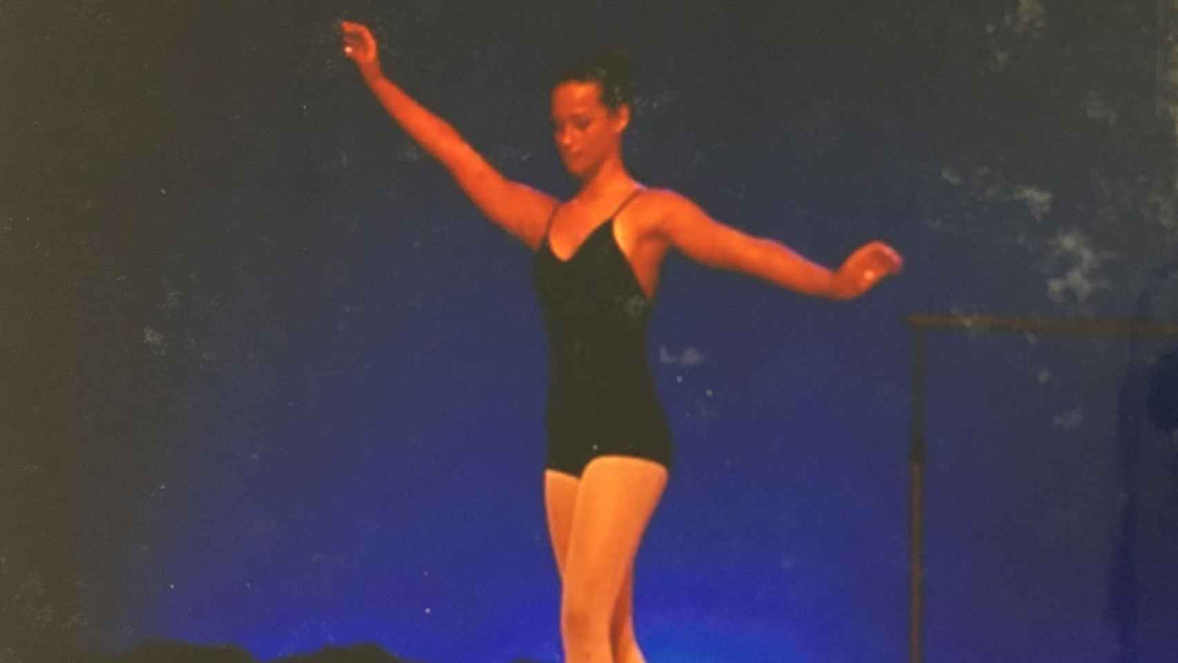 Chanel durante una interpretación de danza clásica en su adolescencia.