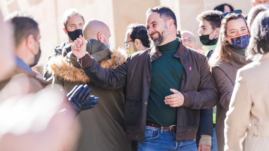 Santiago Abascal, presidente de Vox, a su llegada a un acto en la Plaza Mayor de Soria.