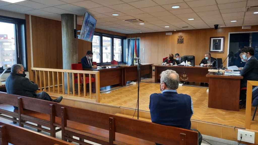 Vista en la sección quinta de la Audiencia Provincial de Pontevedra con los acusados.