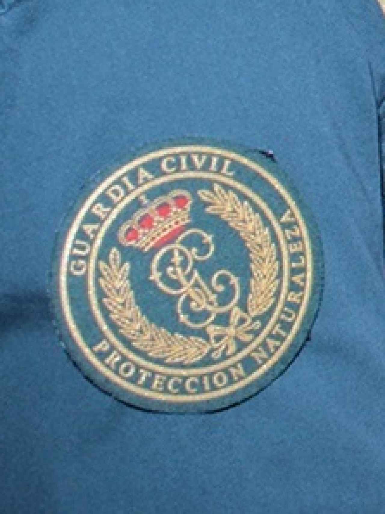 Logotipo del Seprona en el uniforme de un agente