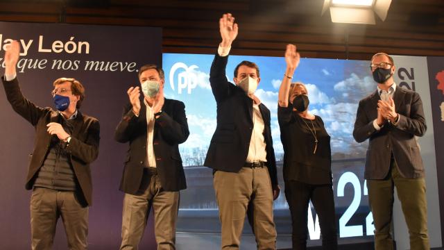 Mañueco, con Almeida y Vázquez en Segovia