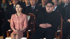 Kim Jong Un y su mujer, Ri Sol Ju.