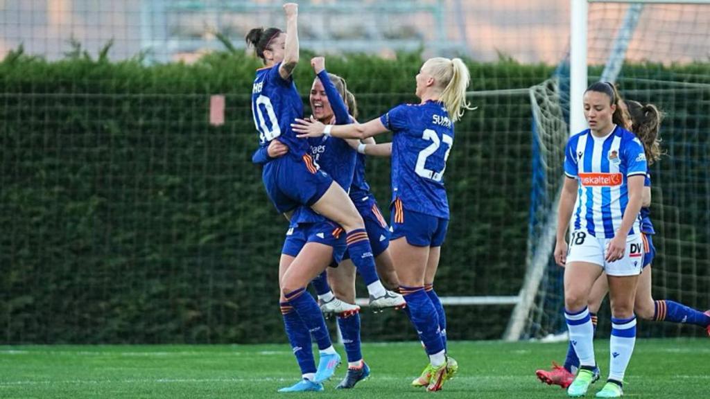 Las jugadoras del Real Madrid Femenino celebran el gol de Esther González