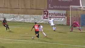 Gol de Vicente González con el Azuqueca. Foto: CMM Play