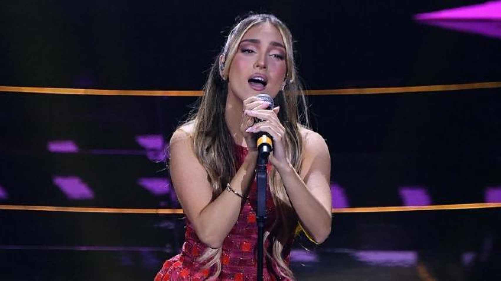 Ana Mena no consigue convencer en el Festival de Sanremo: quedó última en la primera fase.