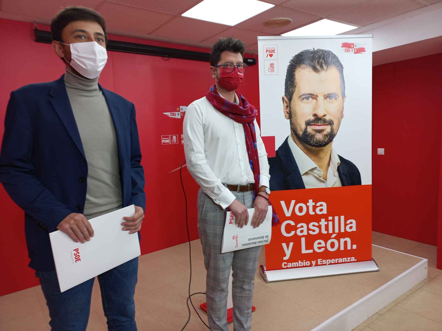 Fran Díaz y Javier Calvo, en la sede del PSOE de Salamanca