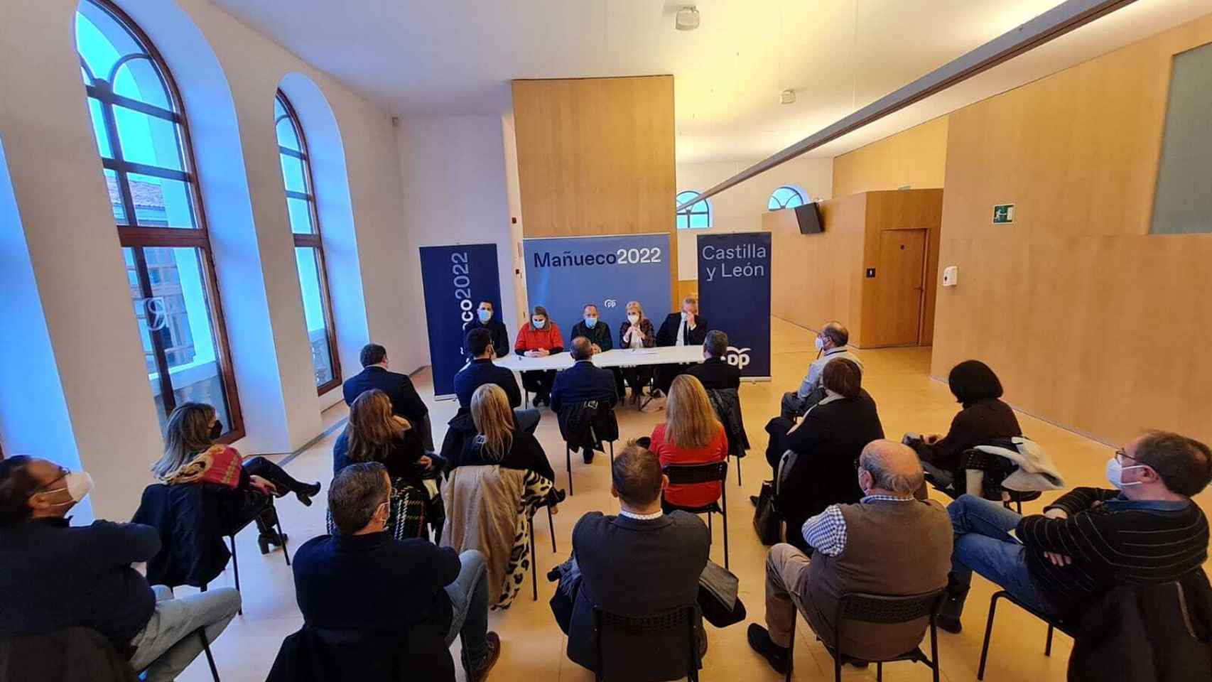 Los candidatos a las Cortes de Castilla y León por Zamora mantienen una reunión con responsables de colegios profesionales