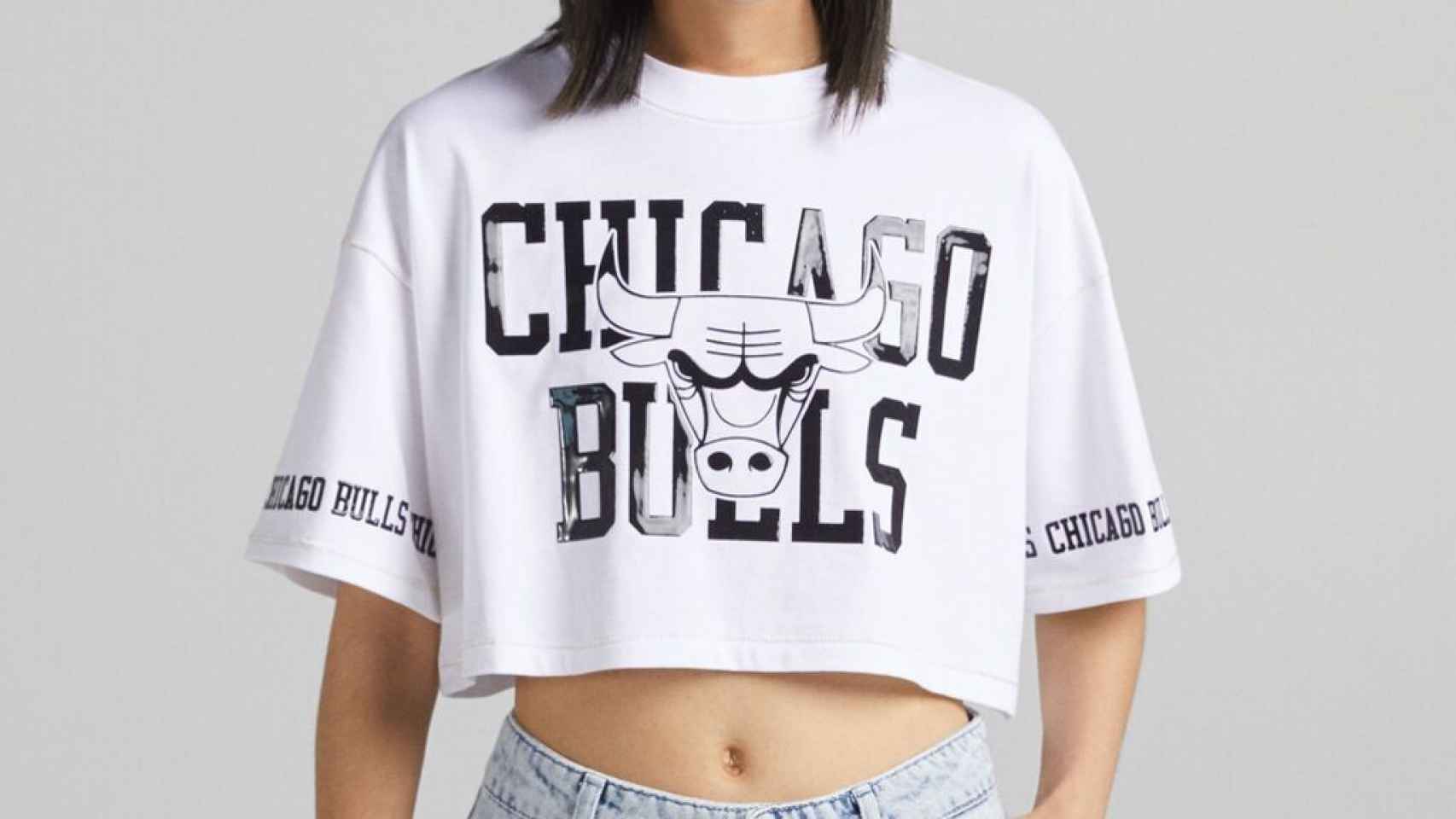 Camiseta con corte 'crop top' de los Chicago Bulls.