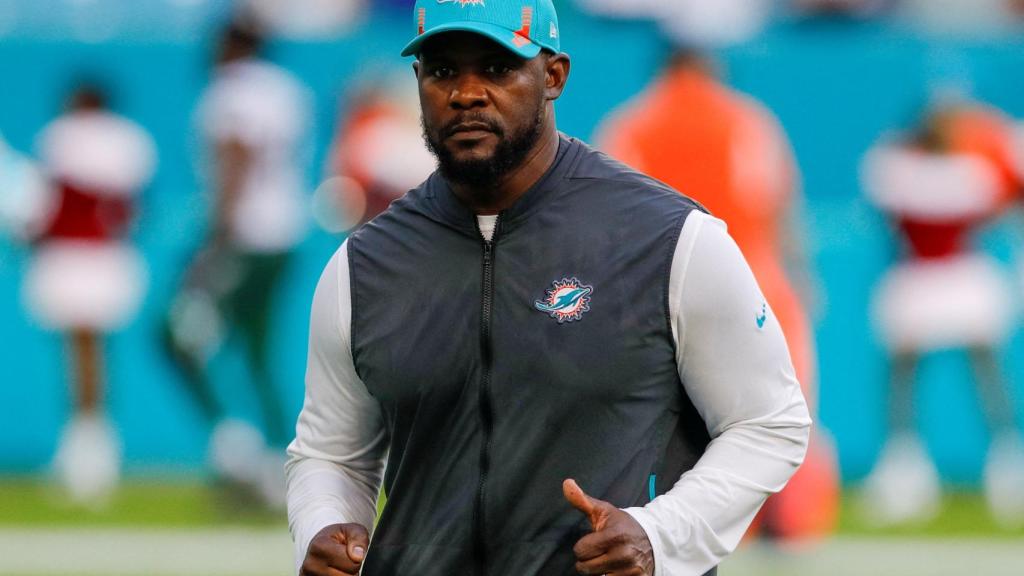 Brian Flores, exentrenador de los Miami Dolphins