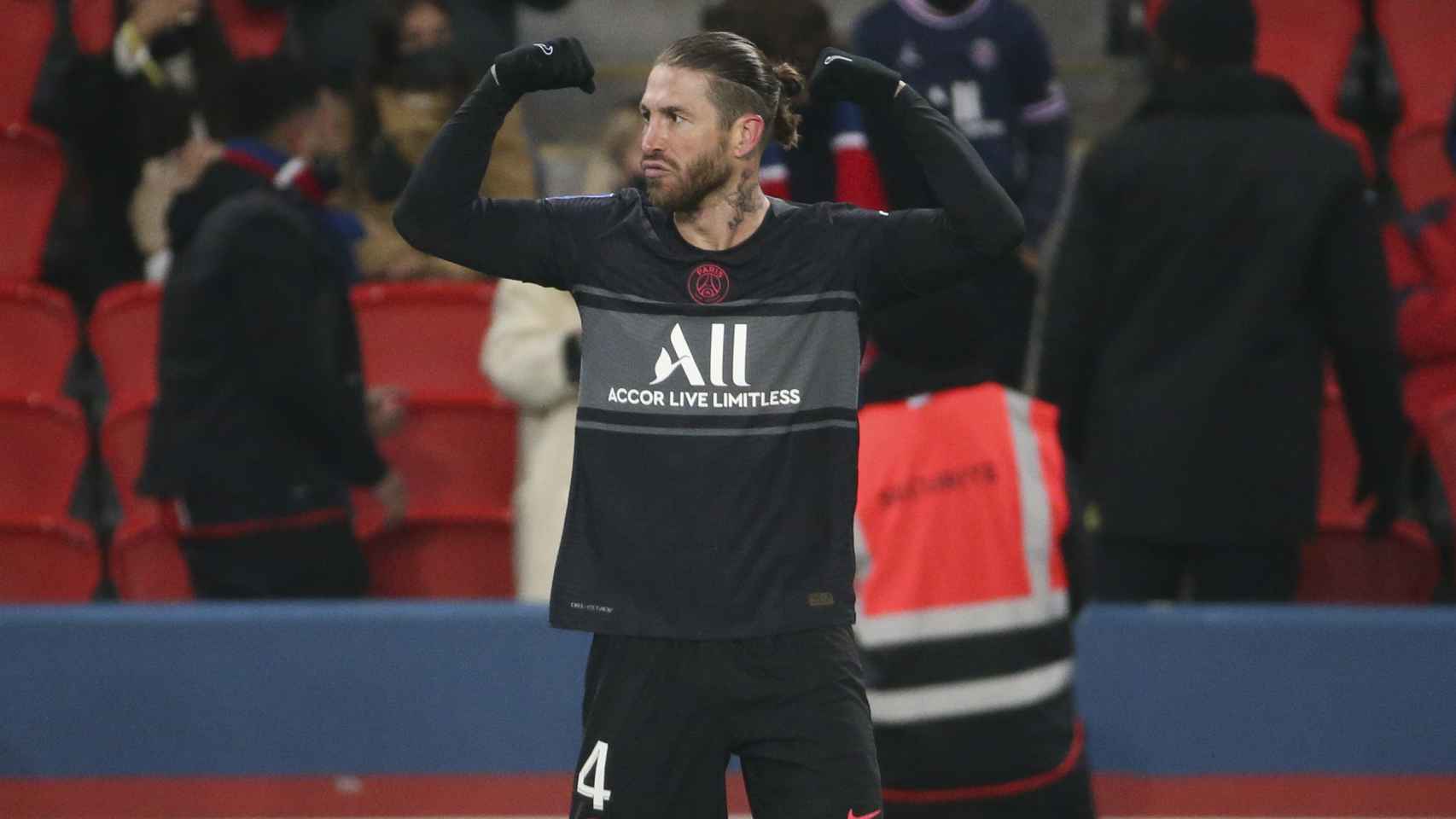 Sergio Ramos celebra un gol con el PSG.