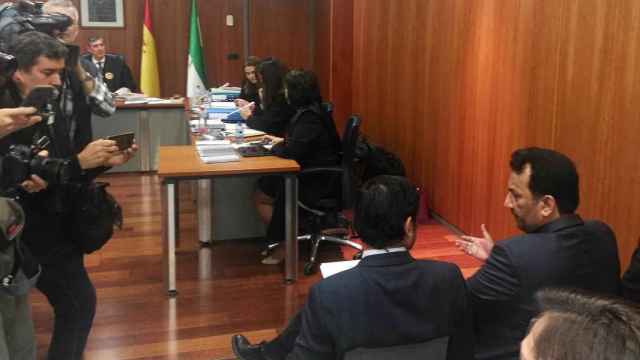 Foto de archivo del jeque Al-Thani en un juicio por las acciones del Málaga CF.