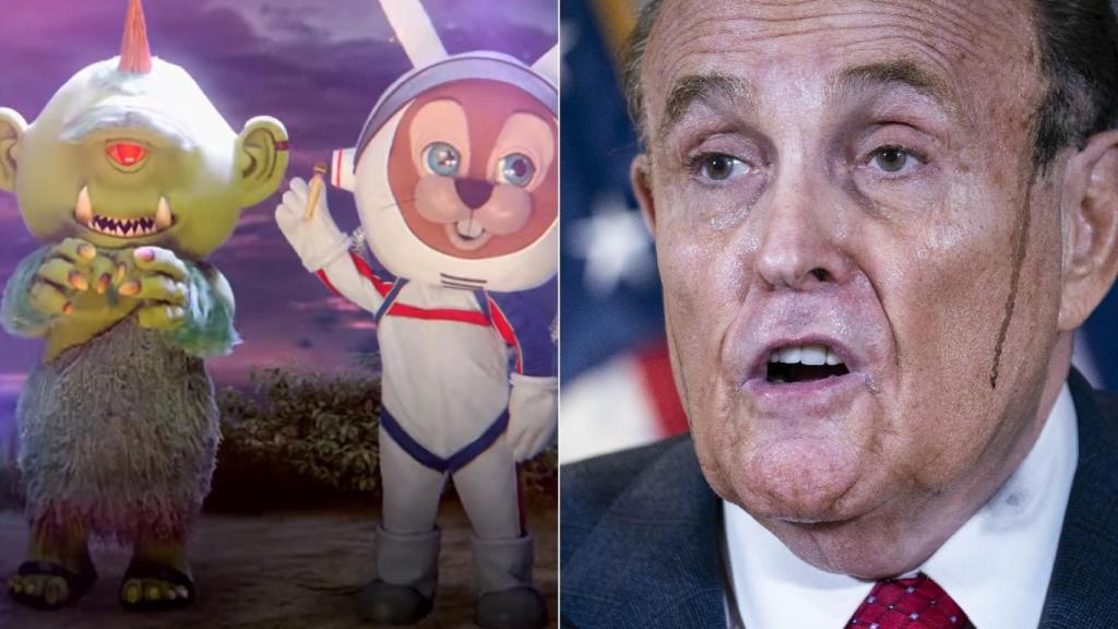 Rudolph Giuliani junto a una de las caracterizaciones de 'The Masked Singer'.