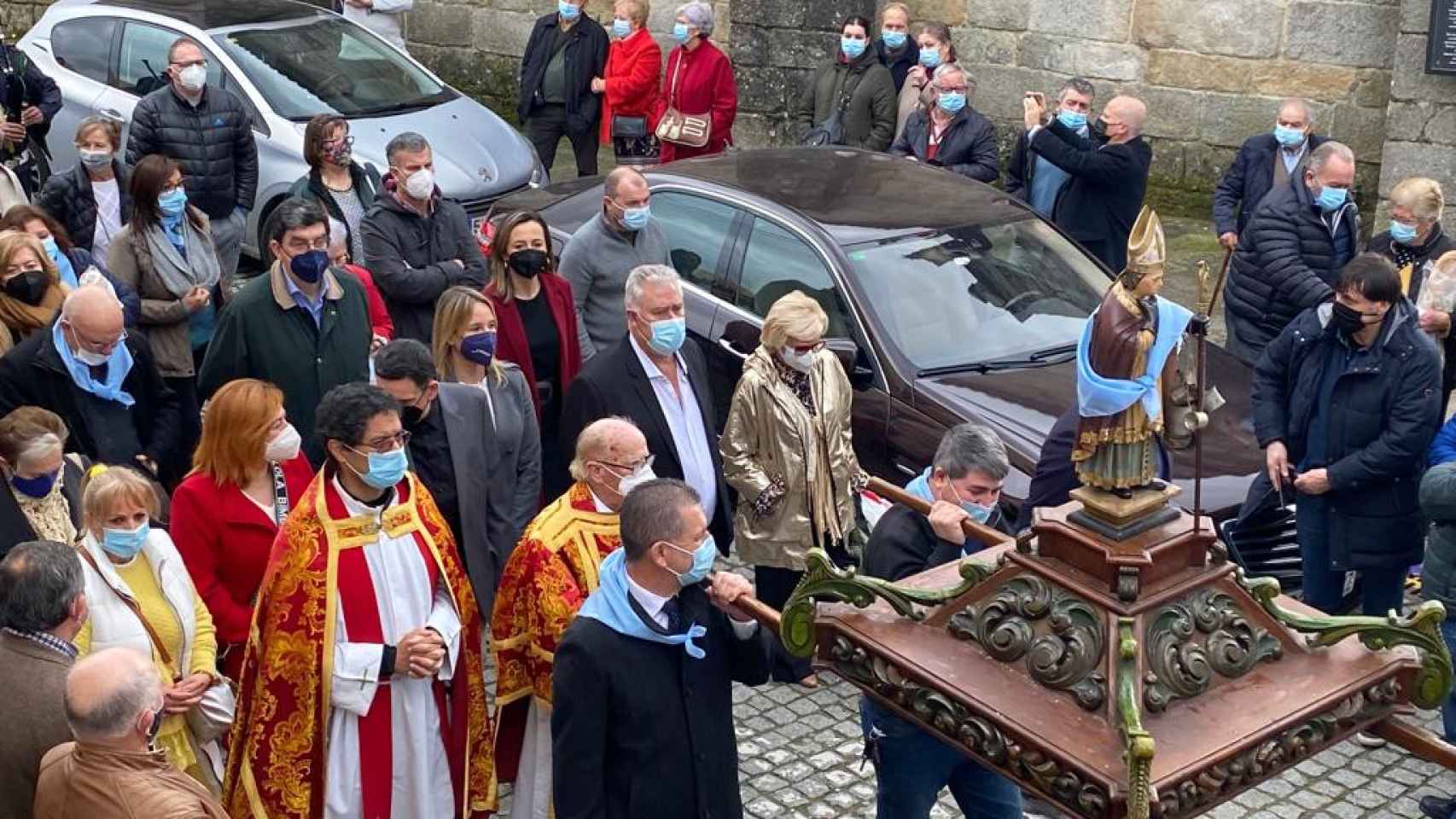 Procesión de San Blas en Vigo, con la presencia de varias autoridades.